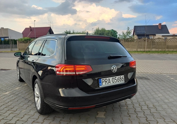 Volkswagen Passat cena 64900 przebieg: 77000, rok produkcji 2018 z Rawicz małe 631